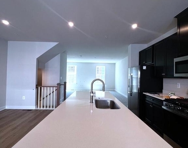 10913 Blanton Way - Photo Thumbnail 10