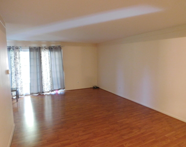 444 N Fox Hills Drive N - Photo Thumbnail 4