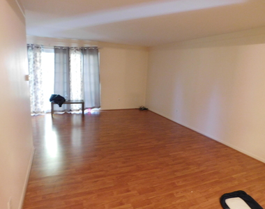 444 N Fox Hills Drive N - Photo Thumbnail 5