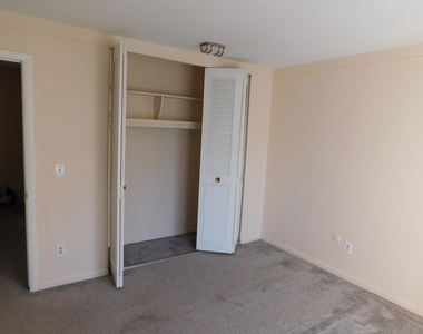 444 N Fox Hills Drive N - Photo Thumbnail 14