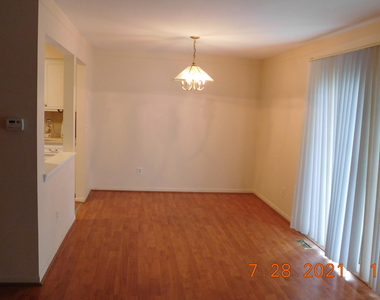 444 N Fox Hills Drive N - Photo Thumbnail 17