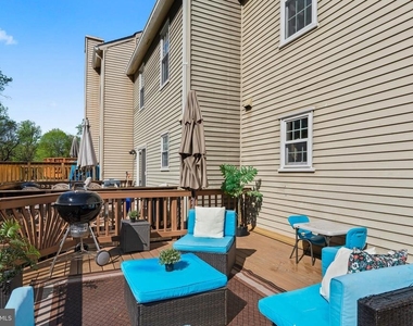 10267 Green Holly Terrace - Photo Thumbnail 16