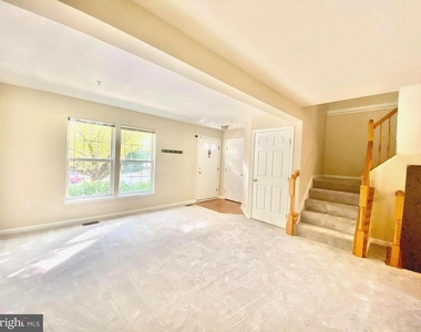 13765 Palmetto Circle - Photo Thumbnail 2
