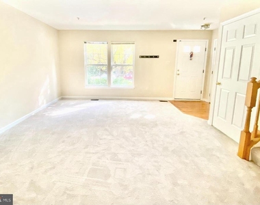 13765 Palmetto Circle - Photo Thumbnail 3