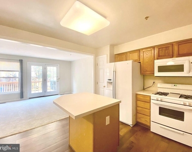 13765 Palmetto Circle - Photo Thumbnail 8