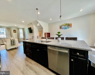 1518 Wilmer Park Lane - Photo Thumbnail 14