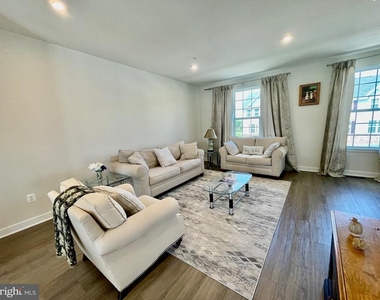1518 Wilmer Park Lane - Photo Thumbnail 9