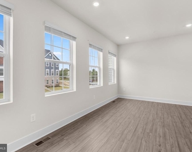 1826 Parham Way - Photo Thumbnail 16