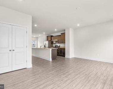 1826 Parham Way - Photo Thumbnail 5