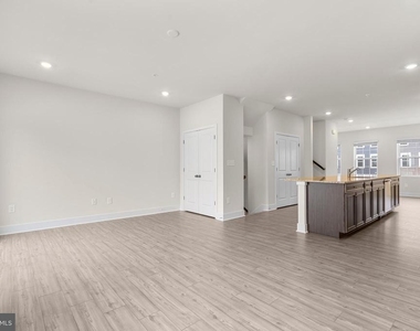 1826 Parham Way - Photo Thumbnail 6