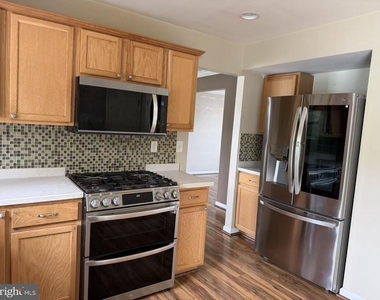 7726 Heathers Lane - Photo Thumbnail 8