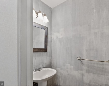 5326 King Arthur Circle - Photo Thumbnail 4