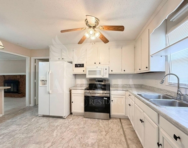 1408 Imperial Drive - Photo Thumbnail 2