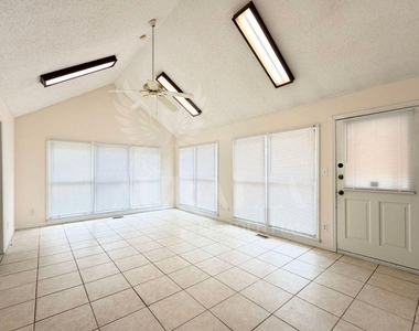 1408 Imperial Drive - Photo Thumbnail 11