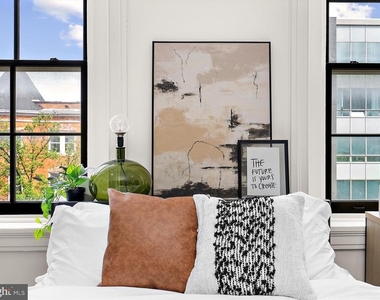 2220 Charles Street N - Photo Thumbnail 4