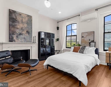 2220 Charles Street N - Photo Thumbnail 9