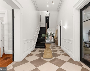 2220 Charles Street N - Photo Thumbnail 9