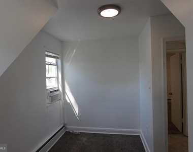 104 Lincoln Avenue - Photo Thumbnail 4