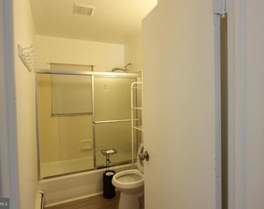 104 Lincoln Avenue - Photo Thumbnail 8
