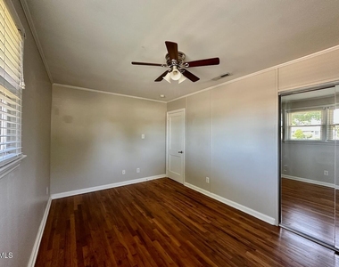 2333 Bernard Street - Photo Thumbnail 11
