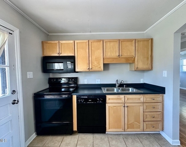 2333 Bernard Street - Photo Thumbnail 7