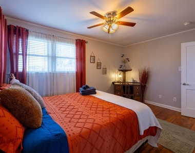 2333 Bernard Street - Photo Thumbnail 2