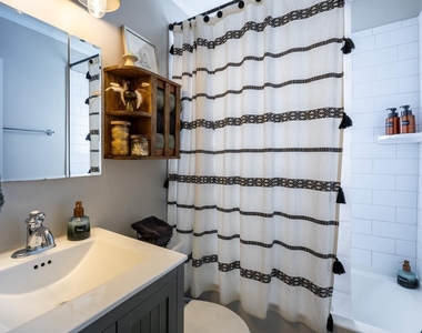2333 Bernard Street - Photo Thumbnail 4