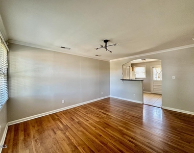 2333 Bernard Street - Photo Thumbnail 8