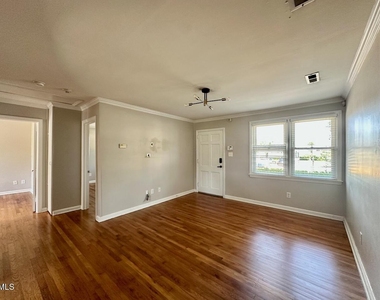 2333 Bernard Street - Photo Thumbnail 9