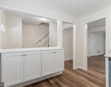 6319 Harris Heights Avenue - Photo Thumbnail 3
