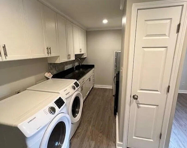 909 E Davie Street - Photo Thumbnail 1