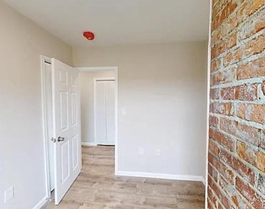 2429 Alabama Avenue Se - Photo Thumbnail 3