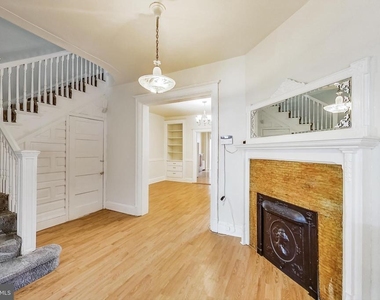 137 R Street Ne - Photo Thumbnail 8