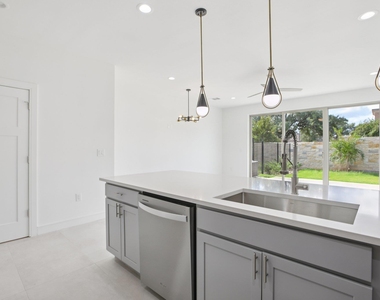 302 Tesla Circle Cir - Photo Thumbnail 13