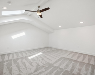 302 Tesla Circle Cir - Photo Thumbnail 34