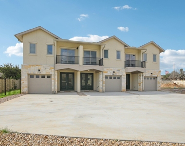 302 Tesla Circle Cir - Photo Thumbnail 5