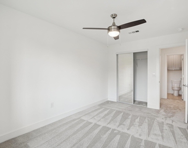 302 Tesla Circle Cir - Photo Thumbnail 27