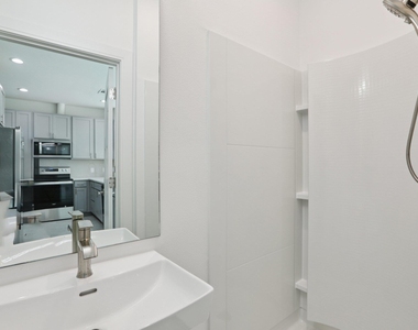 302 Tesla Circle Cir - Photo Thumbnail 17