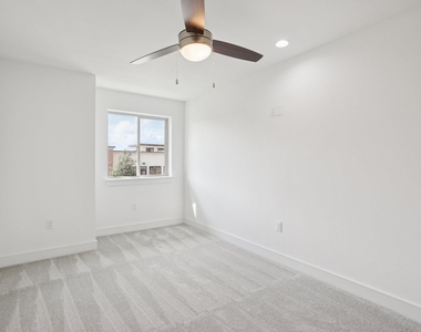302 Tesla Circle Cir - Photo Thumbnail 21