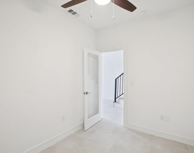 302 Tesla Circle Cir - Photo Thumbnail 15