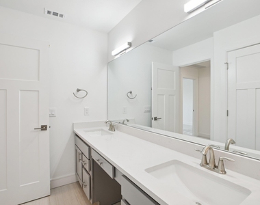 302 Tesla Circle Cir - Photo Thumbnail 24
