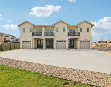 302 Tesla Circle Cir - Photo Thumbnail 3
