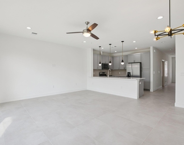 302 Tesla Circle Cir - Photo Thumbnail 8