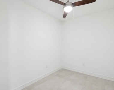 302 Tesla Circle Cir - Photo Thumbnail 14