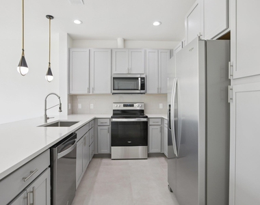 302 Tesla Circle Cir - Photo Thumbnail 12