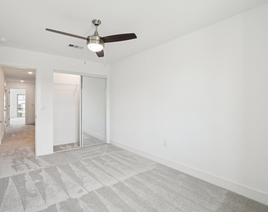 302 Tesla Circle Cir - Photo Thumbnail 22