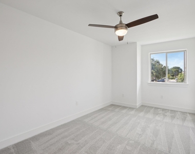 302 Tesla Circle Cir - Photo Thumbnail 20