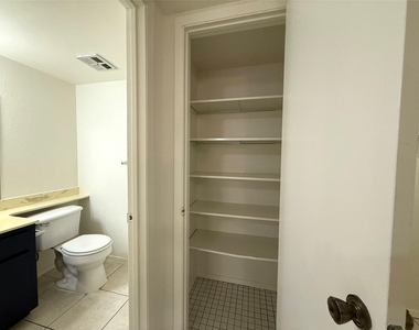 900 W Village Ln - Photo Thumbnail 7