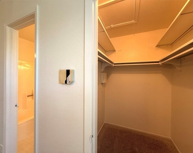 900 W Village Ln - Photo Thumbnail 10