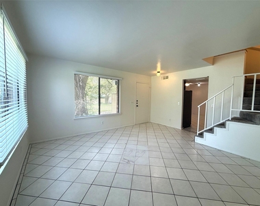 900 W Village Ln - Photo Thumbnail 2
